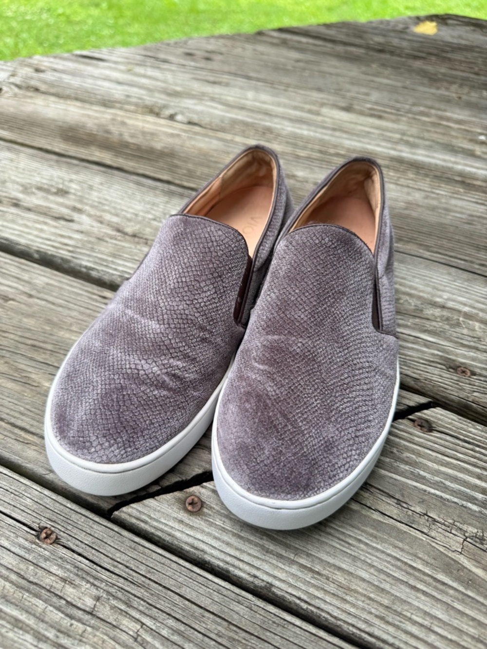 Vionic Metallic Pewter Slip On Sneakers Size 6.5 Orthotic Arch Support